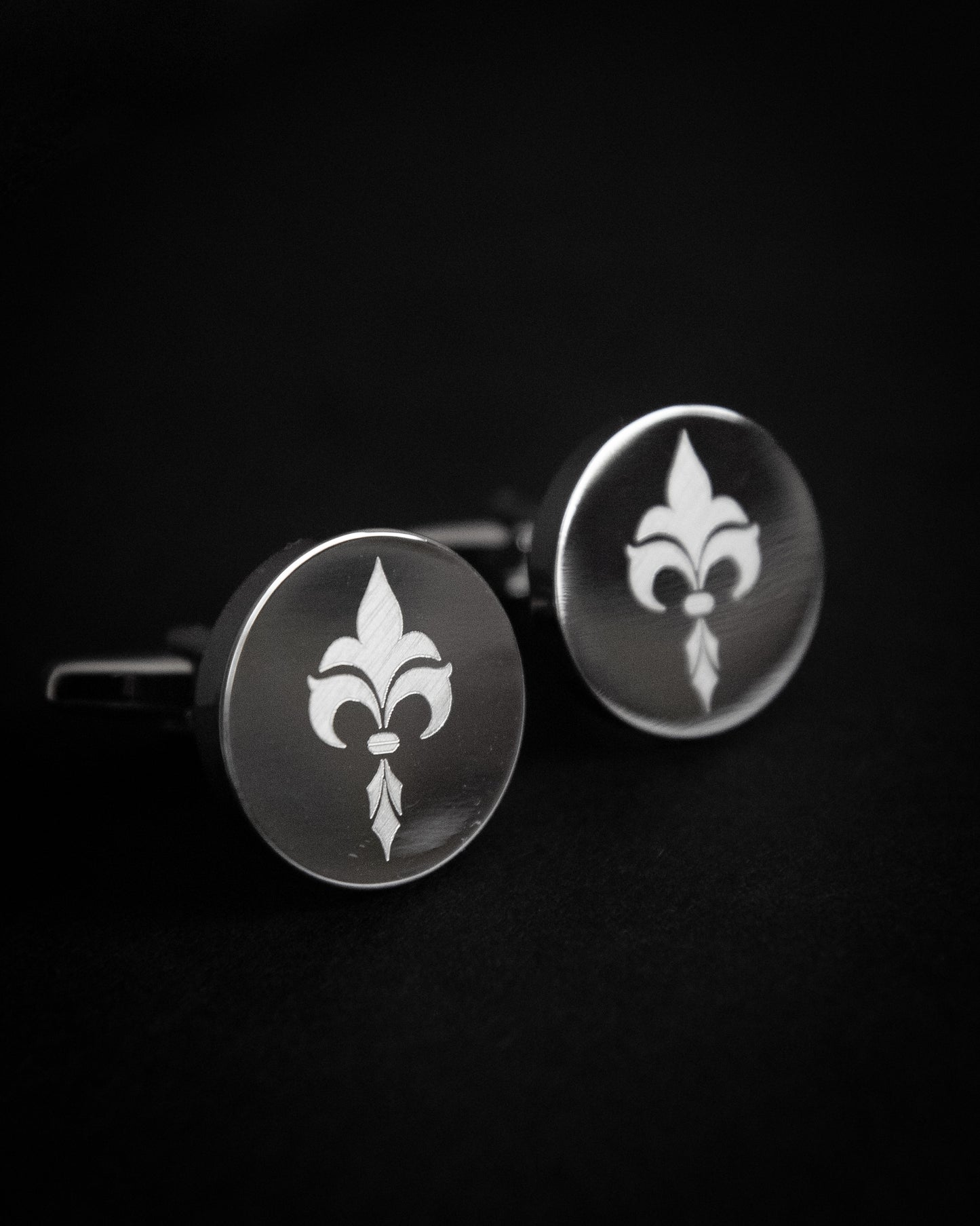 Round Engraved Louis Arjuna Cufflink